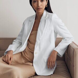 The Larsen Blazer in 100% Linen